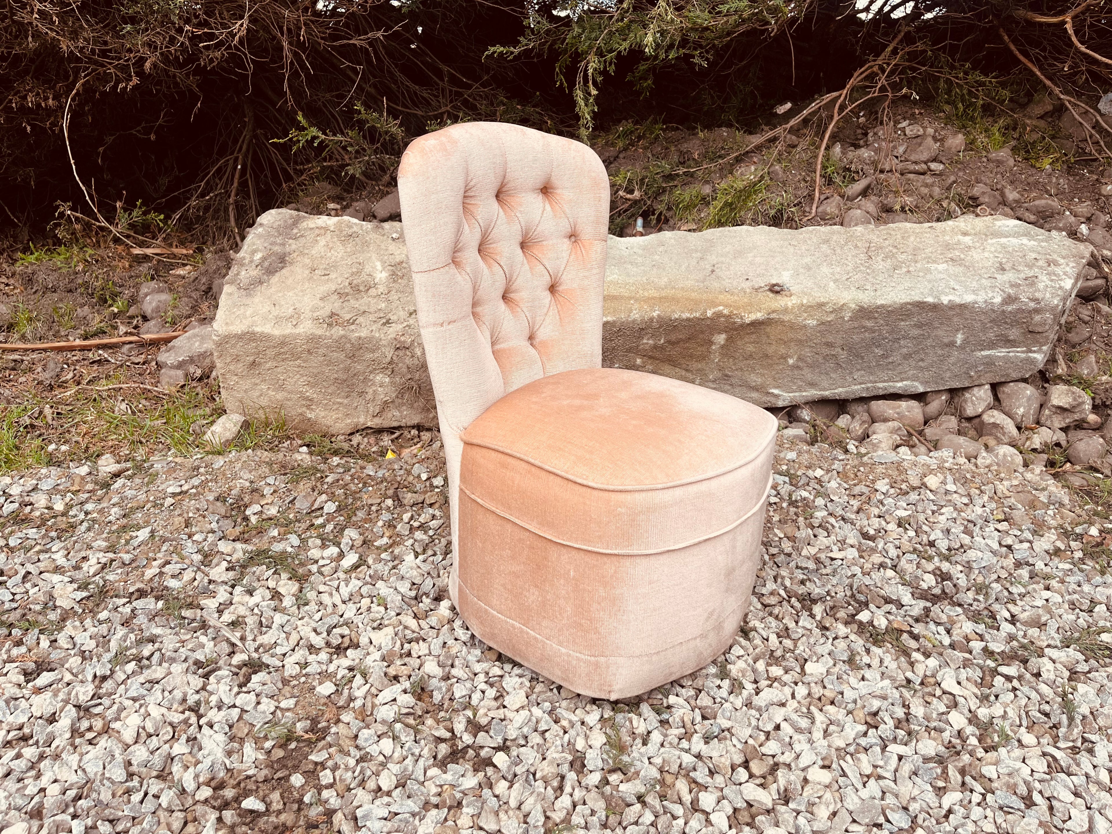 Vintage Peach Velvet Boudoir Chair – Button Back Dressing Table Chair