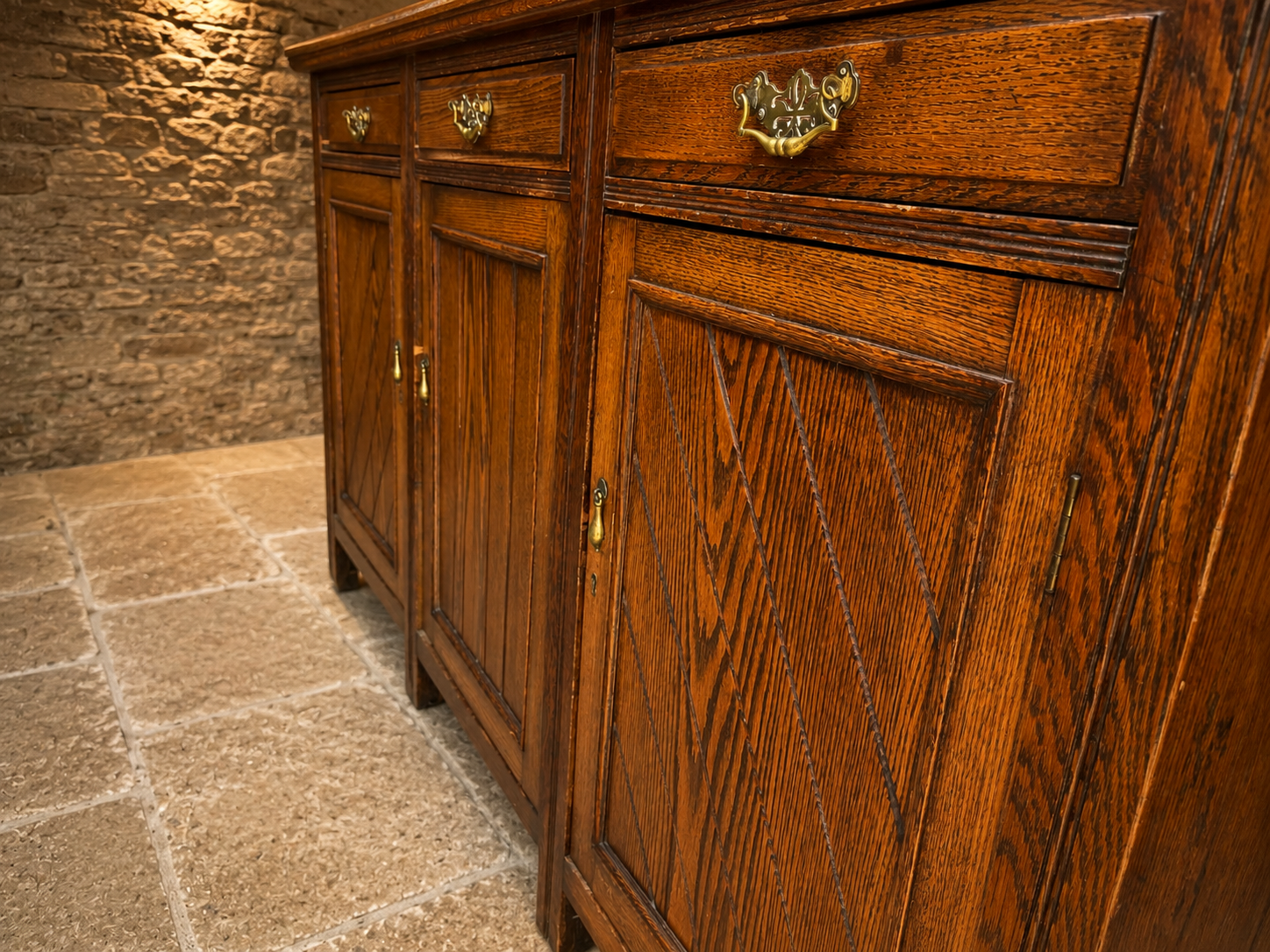 Antique Oak Three-Door Sideboard – Late Victorian / Edwardian, Circa 1900
