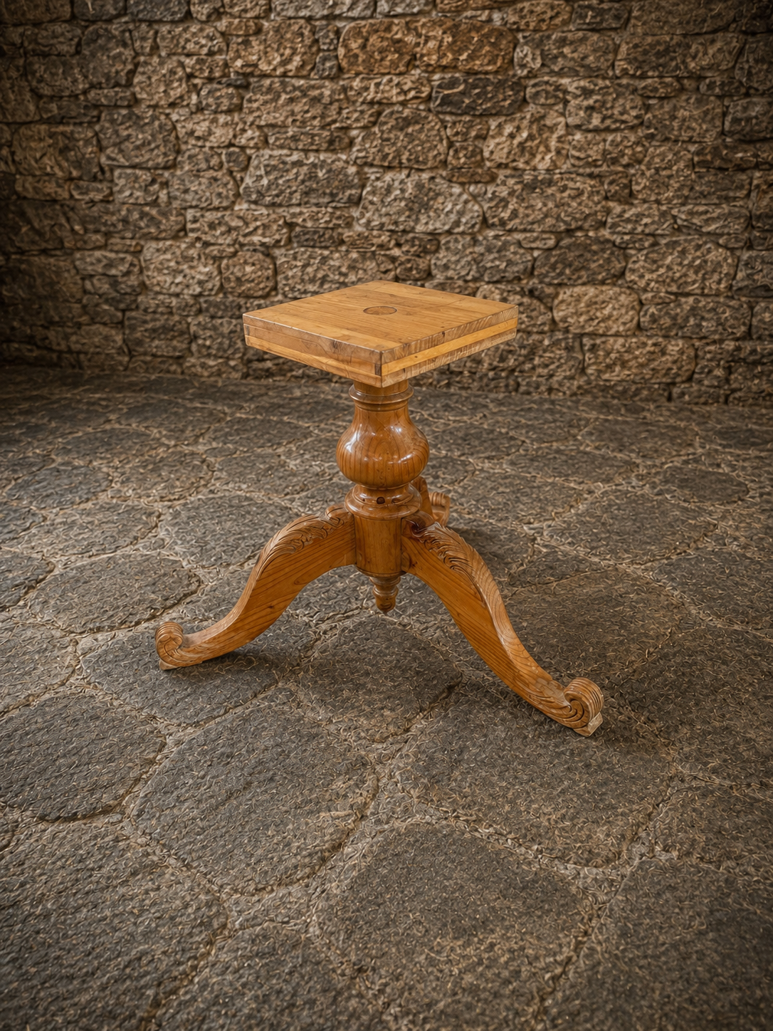 Victorian Tilt-Top Pedestal Dining Table | Antique Round Farmhouse Table c.1880–1910