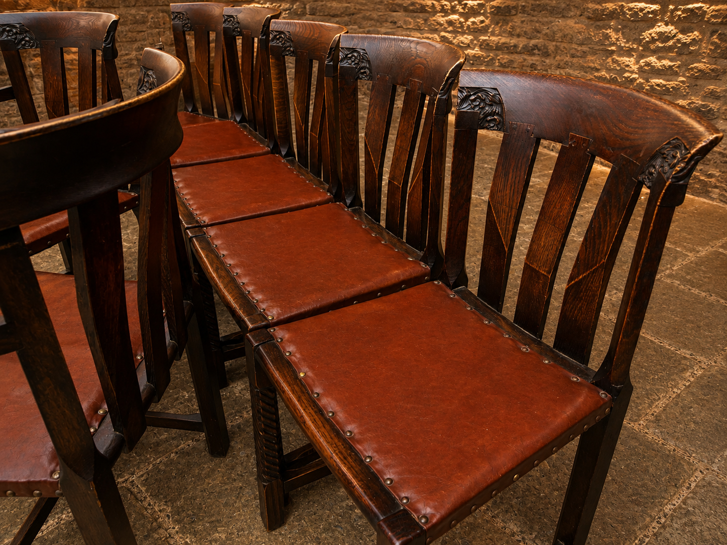 Antique Arts & Crafts Oak Dining Chairs – Set of 6 with Leather Seats & 2 Carvers – c.1890–1910