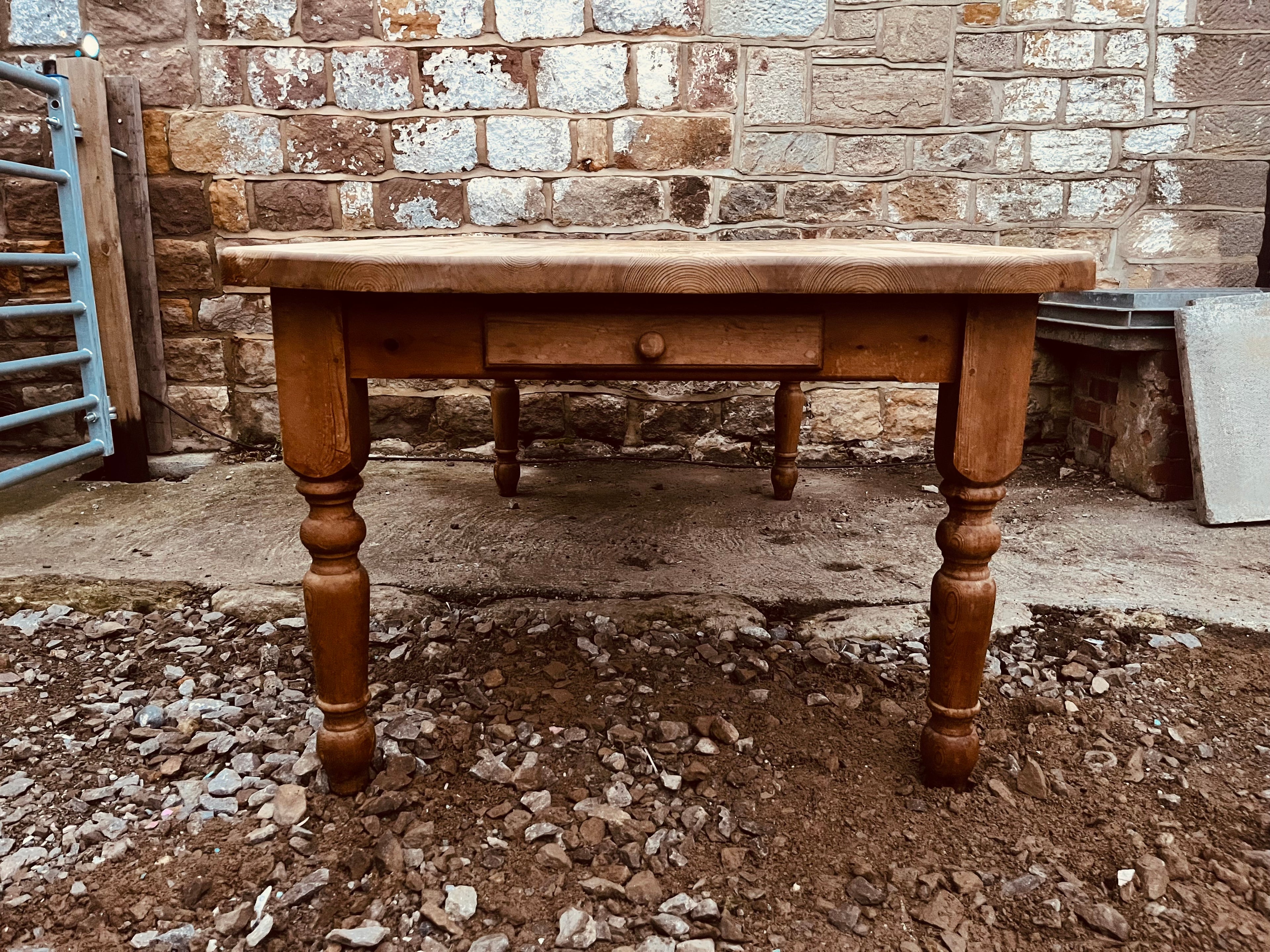 Vintage Farmhouse Dining Table – Scrubbed Pine Top, Turned Legs, Central Drawer