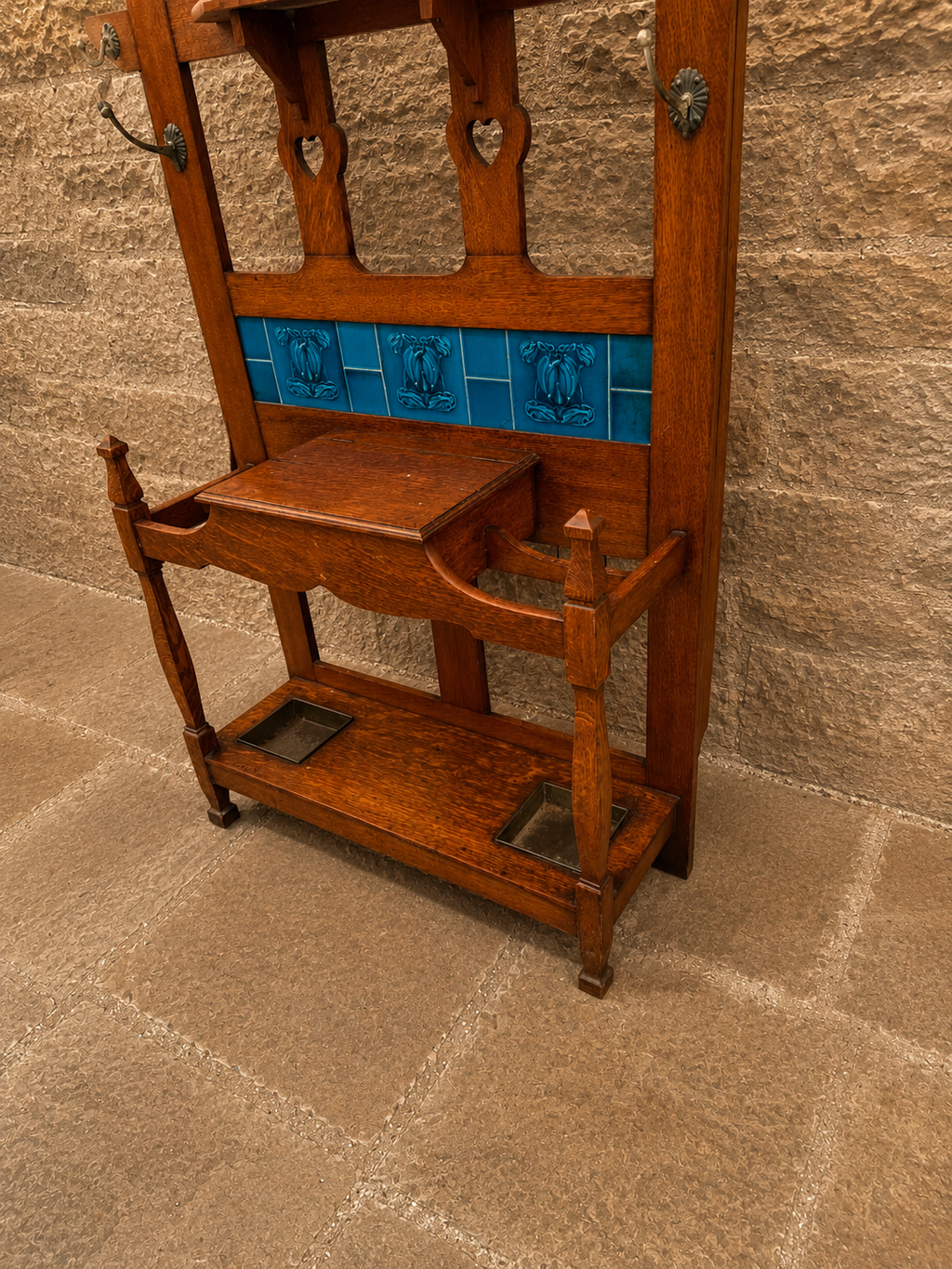 Antique Arts & Crafts Oak Hall Stand with Art Nouveau Tiles & Mirror – c.1900