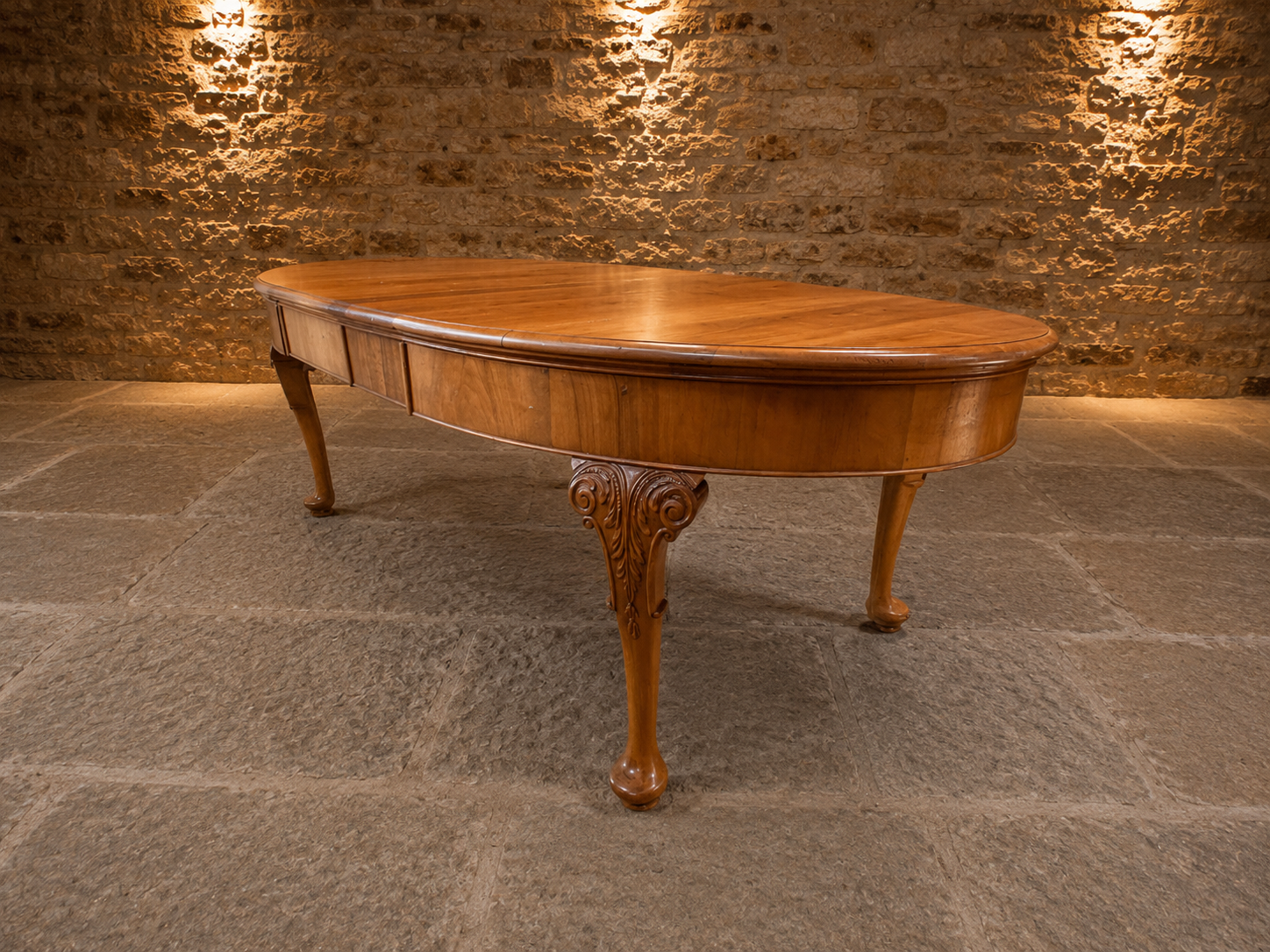 Large Georgian Style Yew Extending Dining Table | Oval Dining Table | Seats 6–8
