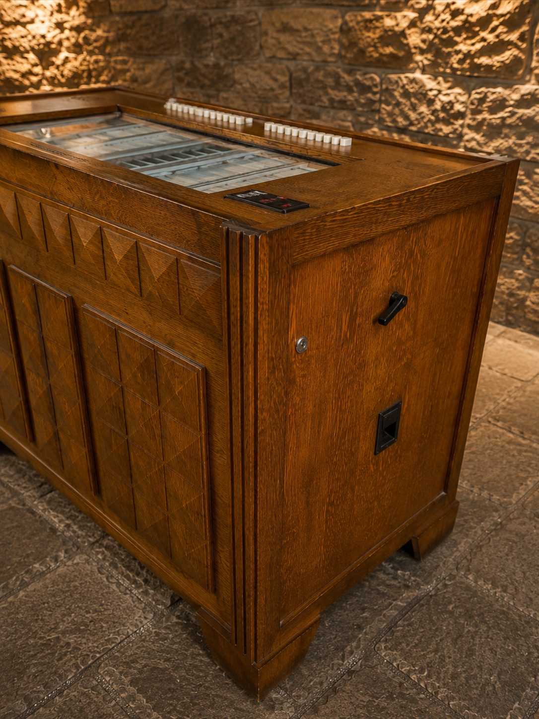 Vintage Art Deco Oak Coin-Operated Jukebox Music Cabinet – c.1930s