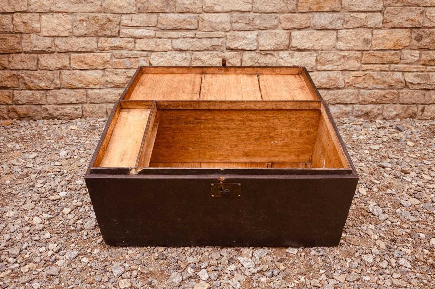 Vintage Wooden Storage Trunk Coffee Table with Internal Tray