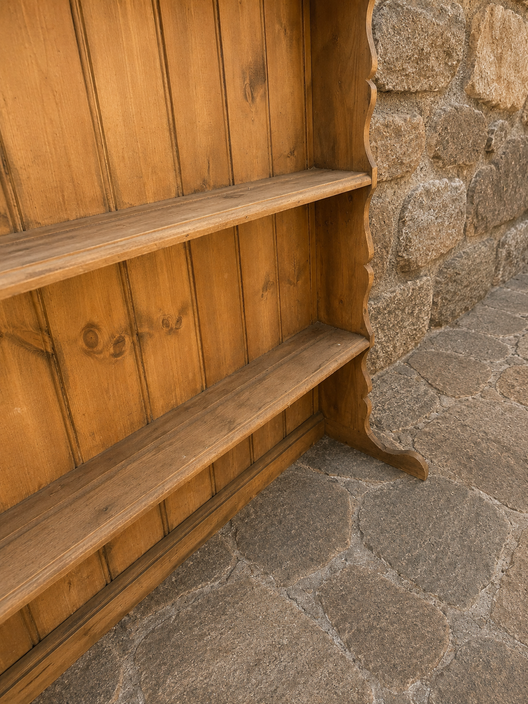Rustic Farmhouse Pine Wall Shelf – Country Kitchen Plate Rack & Cottage Display Shelving