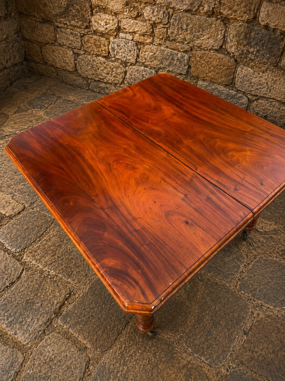 Victorian Mahogany Extending Dining Table c.1850
