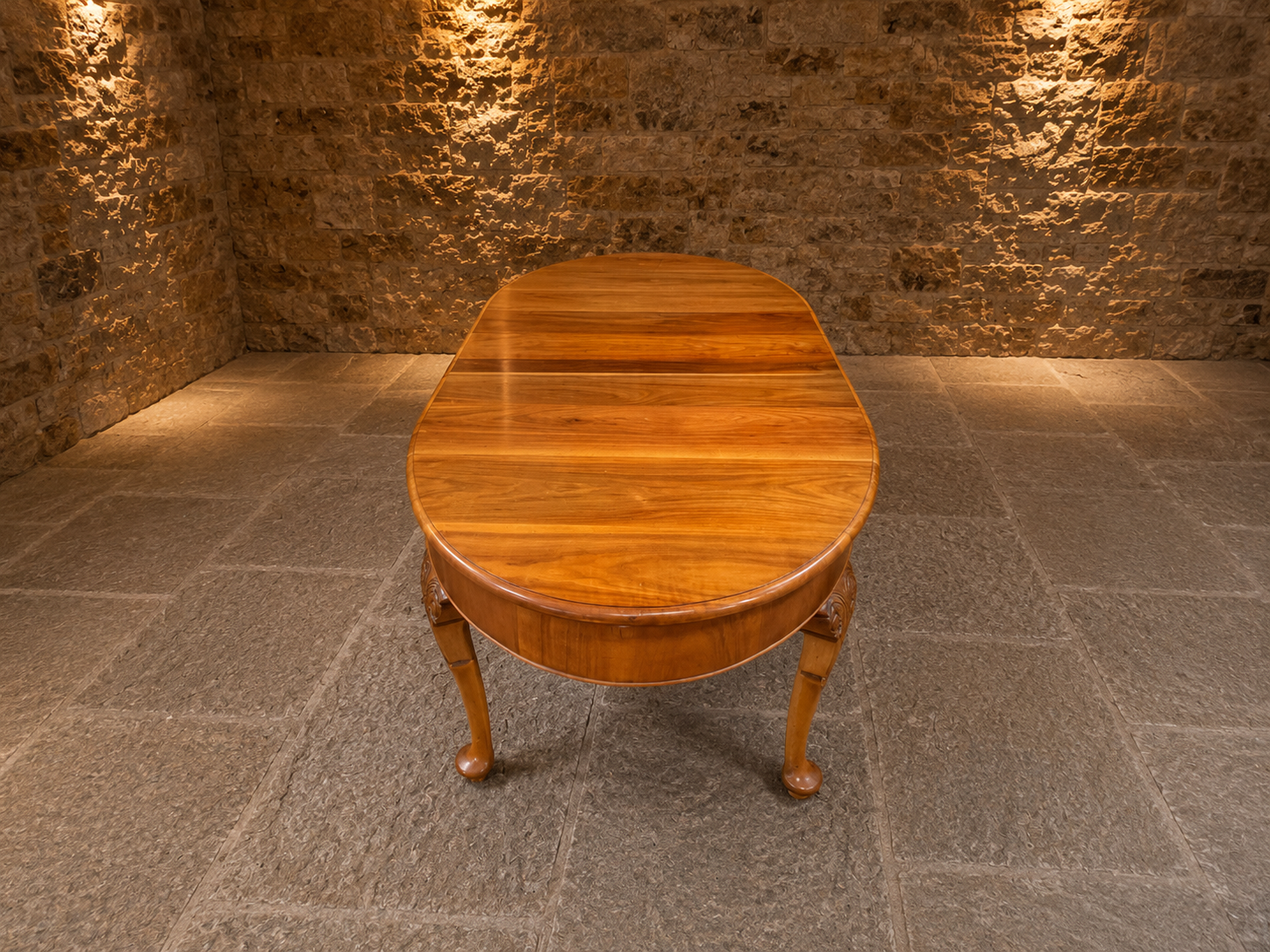 Large Georgian Style Yew Extending Dining Table | Oval Dining Table | Seats 6–8